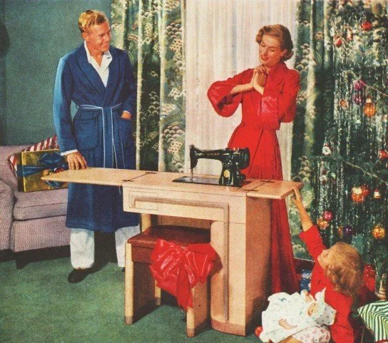 #livingonthequiltededgeoflife  #holidayvibes #happyholidays #sewingmachinelove #enjoythesew #rockingchairquilts