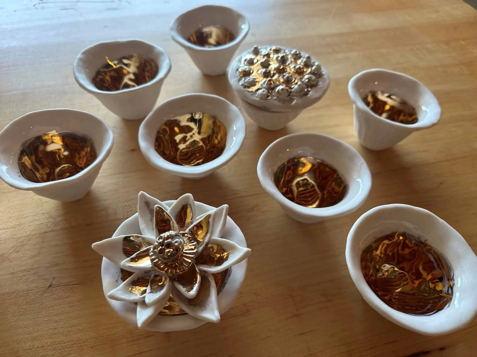 Smal Gold Luster Bowls_1.jpg