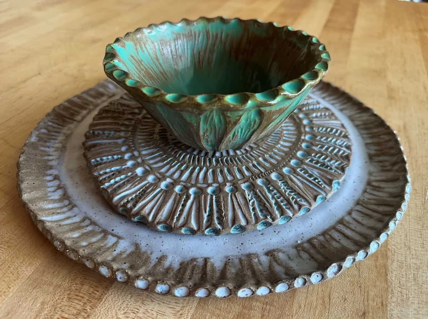 Brown stoneware place set_1.jpg