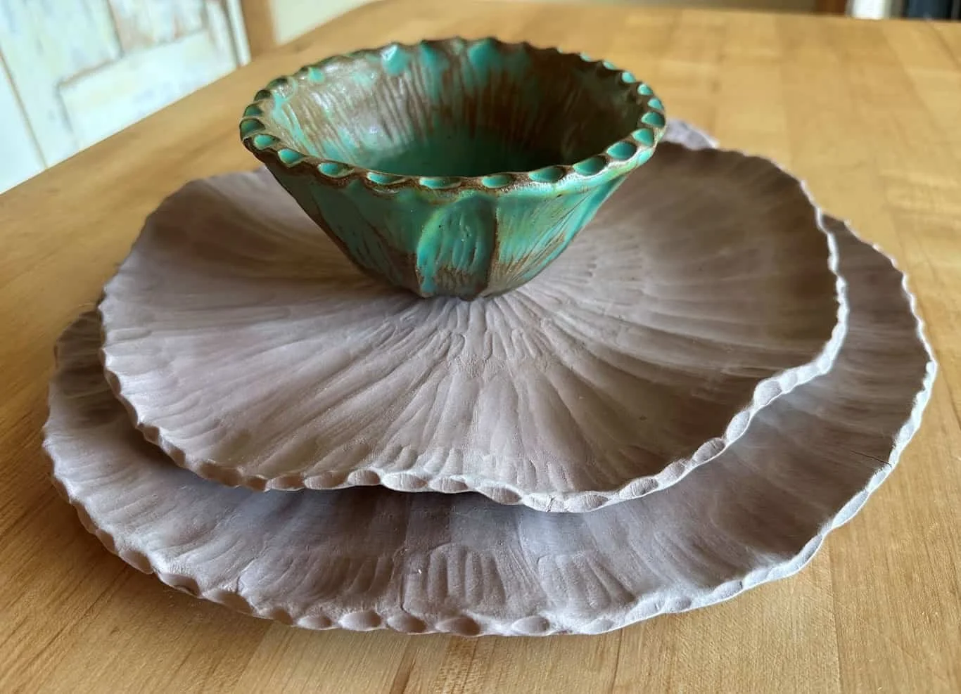 Stoneware brown place setting 2_1.jpg