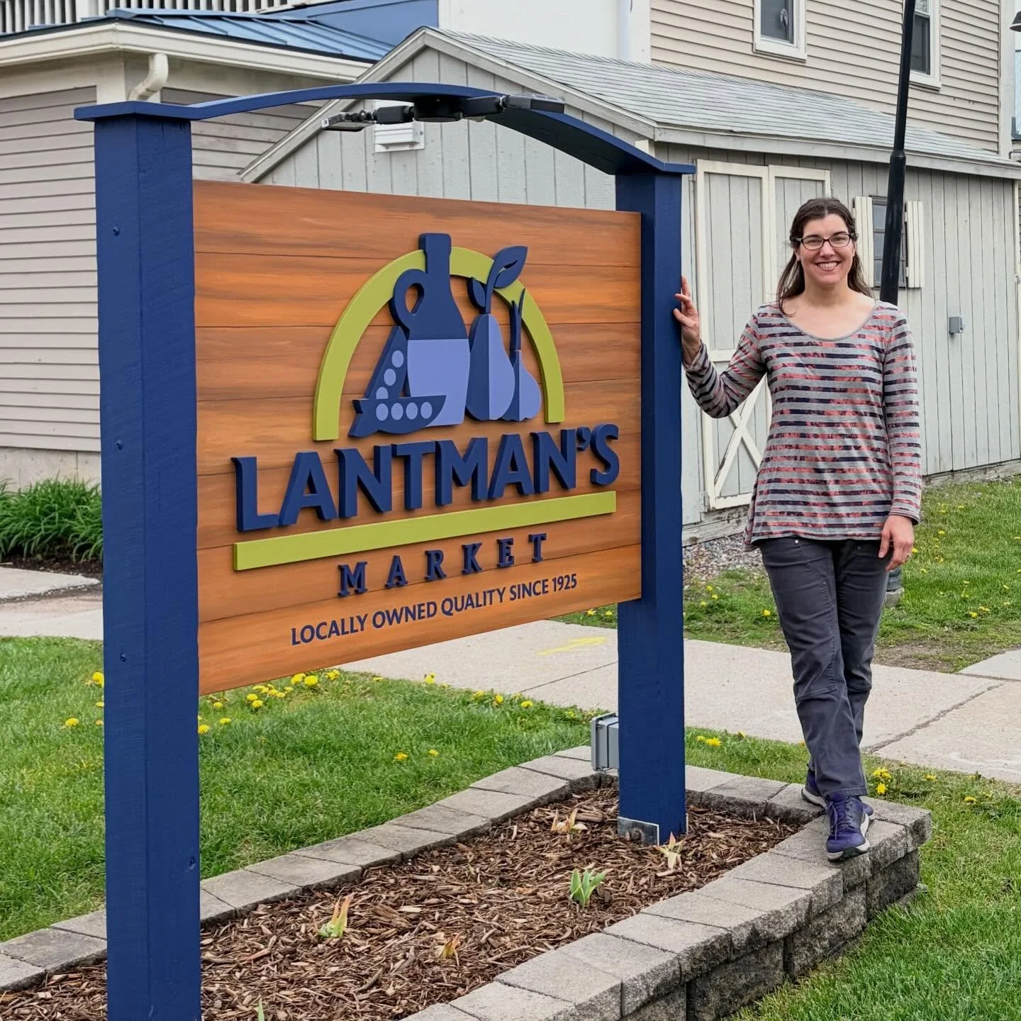 OWL Bar is on the road! Stopped into Richmond Market and Beverage and @lantmansmarket to say hello and deliver a fresh batch of 🦉 bars. Hoot hoot!
#shoplocal #independentgrocerystore #energybar #vermontmade