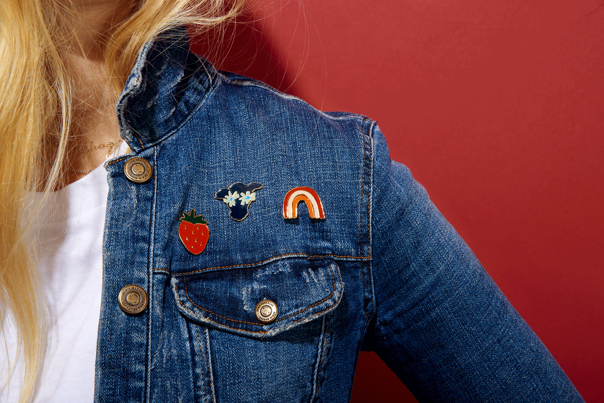 BL_Enamel_Pin_Shot#1_0028_RGB_v1.gif