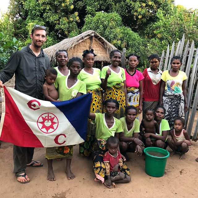 Fantastic to see the work Tontolo Maitso has done, growing 10,000 seedlings with the generous donation of @civilizedadv I was privileged to bring the @the_explorers_club flag to their community on Expedition Ankarafantsika #lemur #conservation