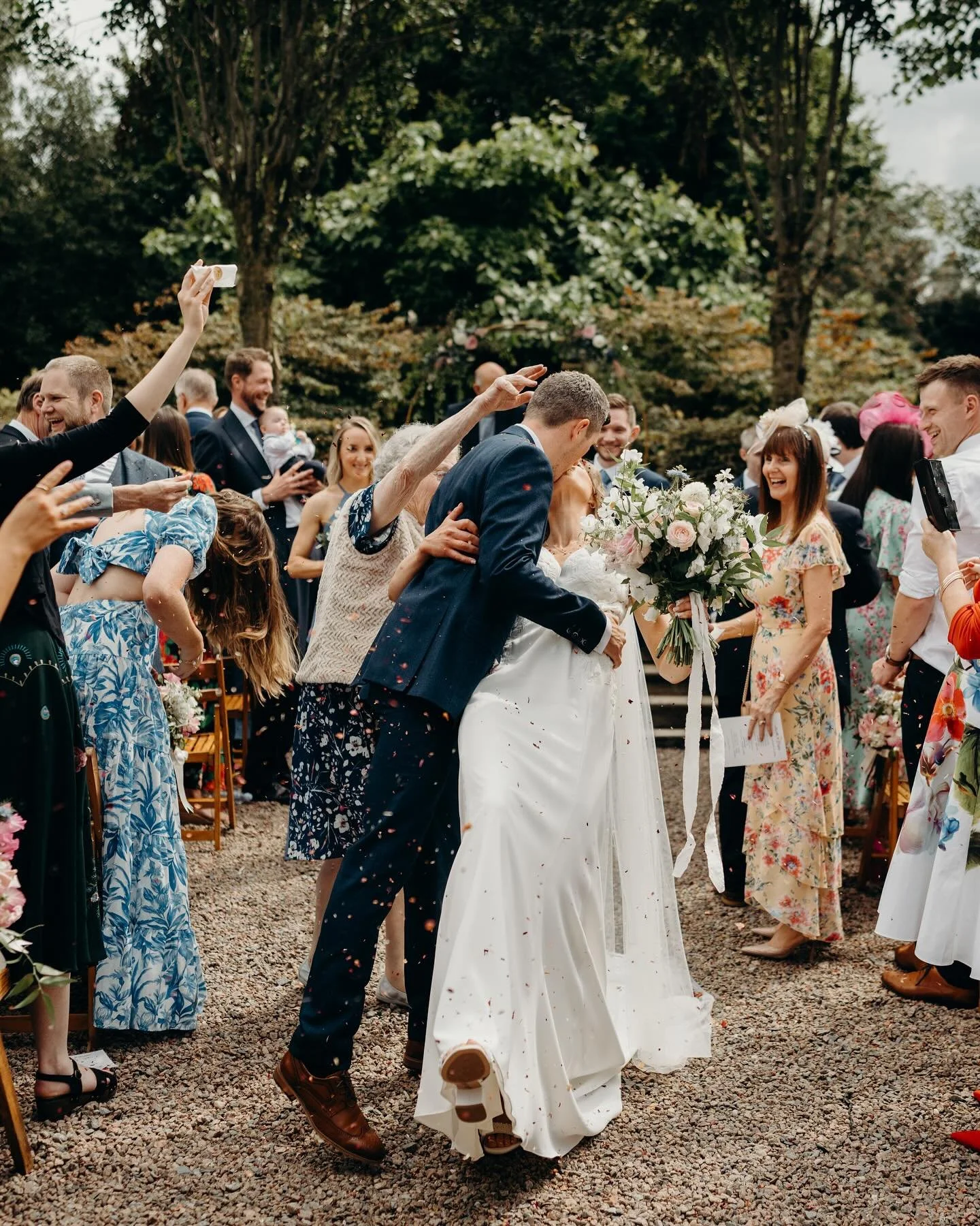 Victoria and Neil&rsquo;s wedding at @larchfield_estate had it all: a stunning venue, amazing moments, and even a cake baked by the bride herself @thevetwhobakes 

MUA: @fionahigginsbeauty 
Hair: @aoifefergusonbridalhair 
Cake: @thevetwhobakes 
Flowe