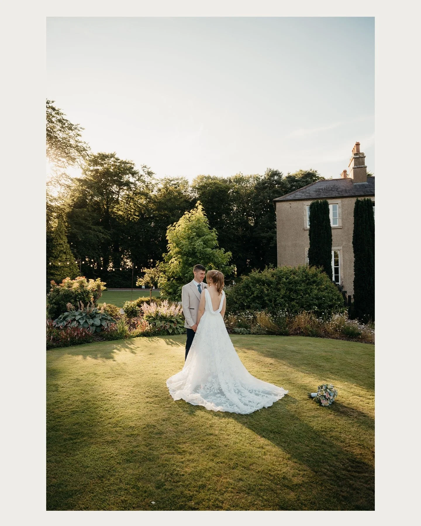 Jenny and Matthew

@oldrectorykillyman 

The team

💇🏼&zwj;♀️ @prohairbycatherine 
💄 @heatherallenmakeup 
 💐 @floral_creations_comber 
🍰 @daisysdelights11 
🎸 @blacktyeweddingband 
📷 @ptrmckyphoto 
📹 @rorymckeeverfilms