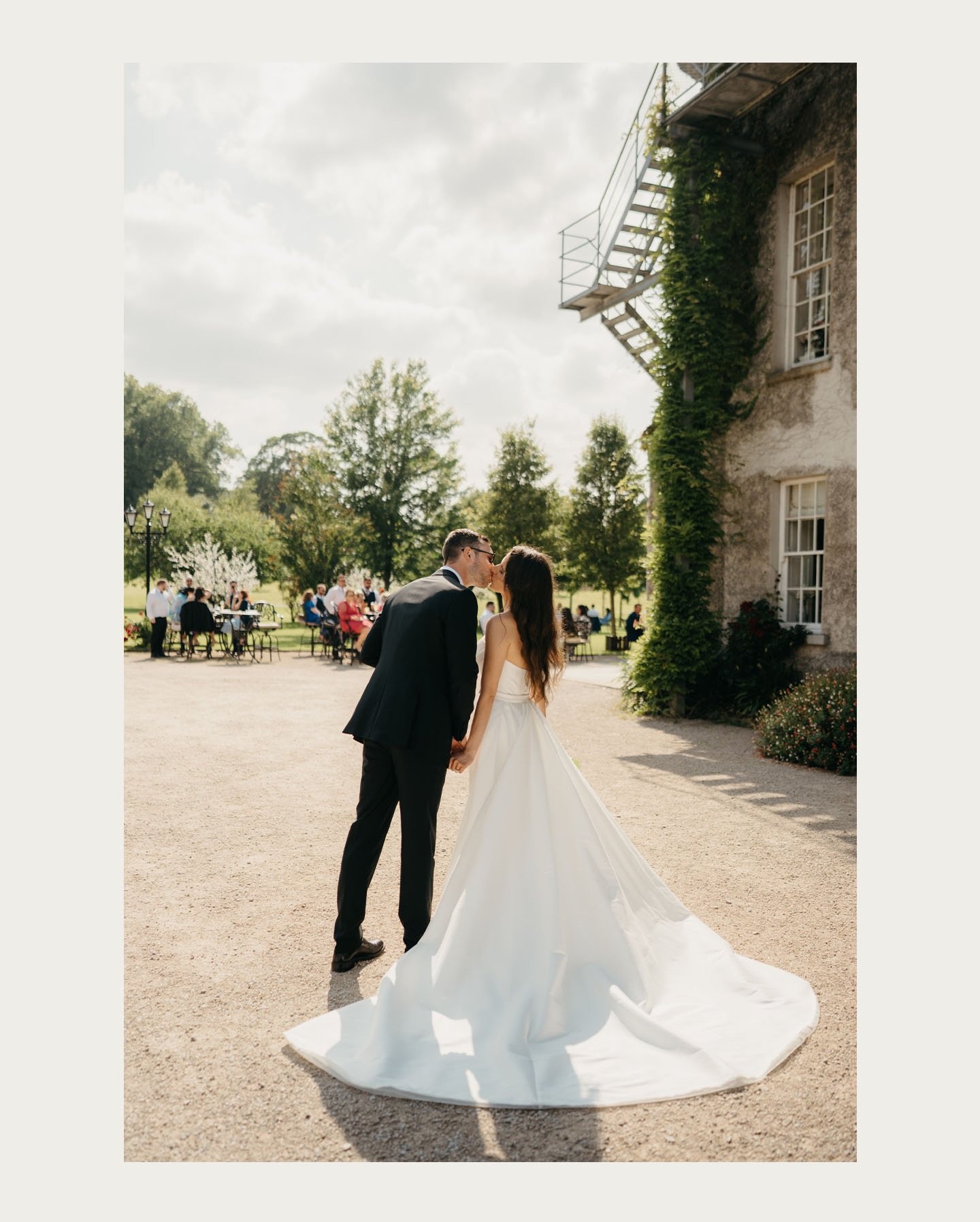 Federica &amp; Ciar&aacute;n

@bellinghamcastle 

💇&zwj;♀️💄 @aoibheannwalshmua 
💐 @flowersbyann 
📷📹 @ptrmckyphoto