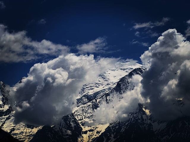 Le Mont-Blanc #mountainscape #earthpix #earthfocus #montblanc #cloudscapes #photographysoul #naturevibes #mountainview #horizont #beauty #igersworldwide #ig_color #ig_serenity #splendeur #sunlight