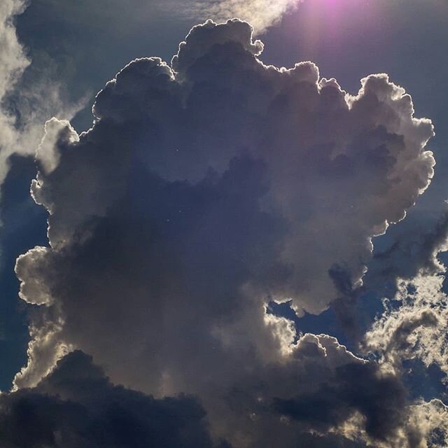 21 mai #cloudscape #naturebeauty #instabeauty #earthpix #earthfocus #afternoonmood #clouds #naturevibes #photographysoul #poeticworld #igersworldwide #ig_color #ig_serenity #instadaily #dailygram #beforesunset #masters_in_artistry #artistry