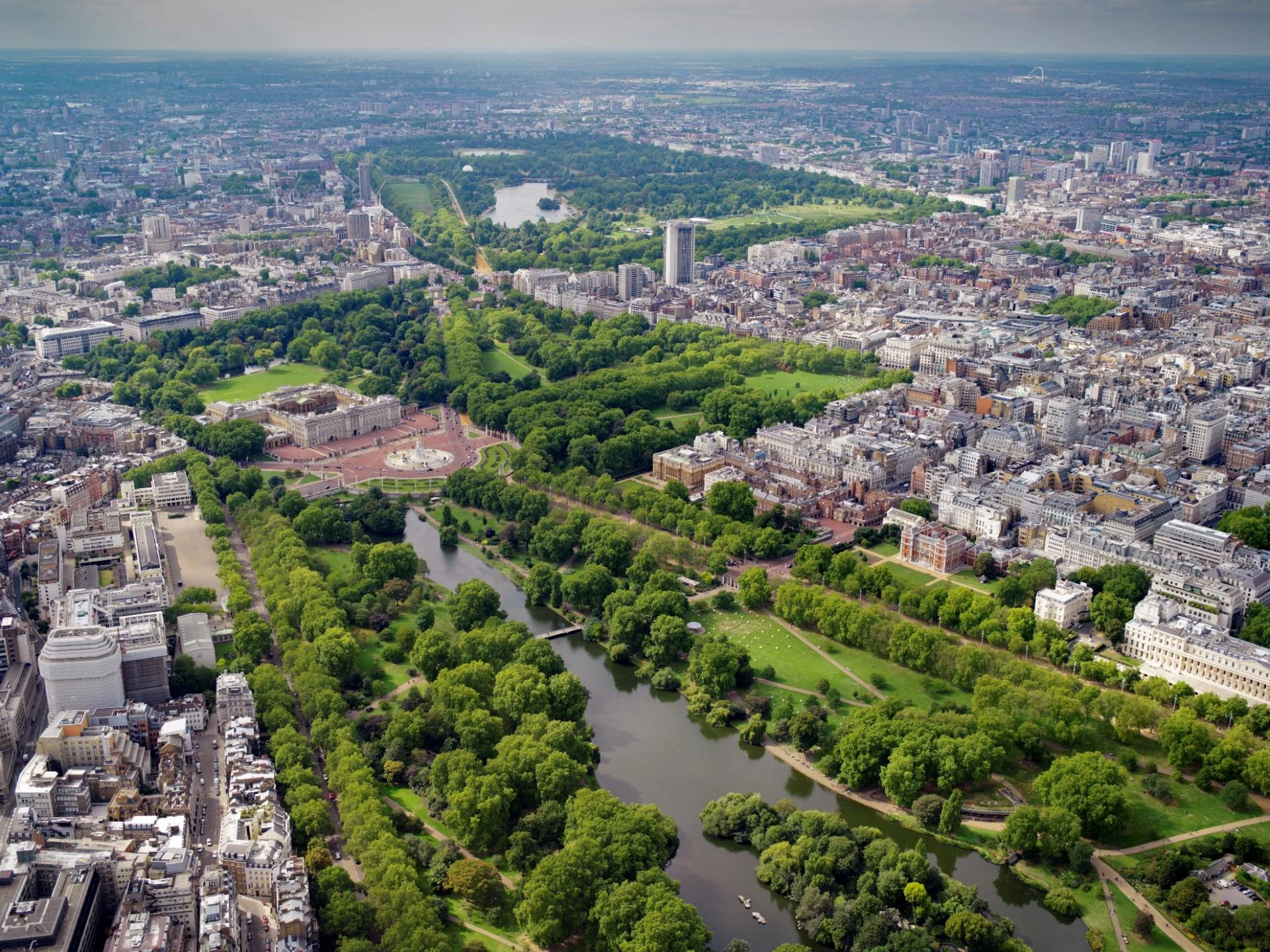 77 Buckingham Palace, London (c) Jason Hawkes.0f03643af114dd91fae10a4d25092d4d.jpg