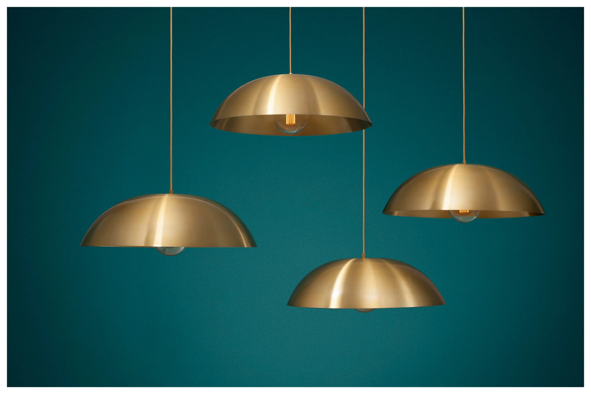 DOME lamps in Brass metal-look / BULB: Large Vintage Incandescent Globe with Squirrel Cage filament