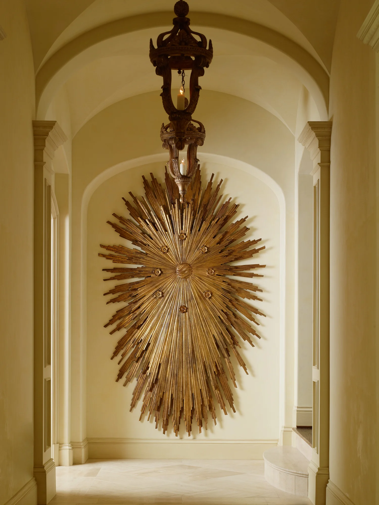 foyer_llc.jpg