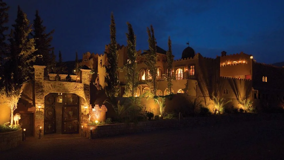 004481-09-entrance-night.jpg
