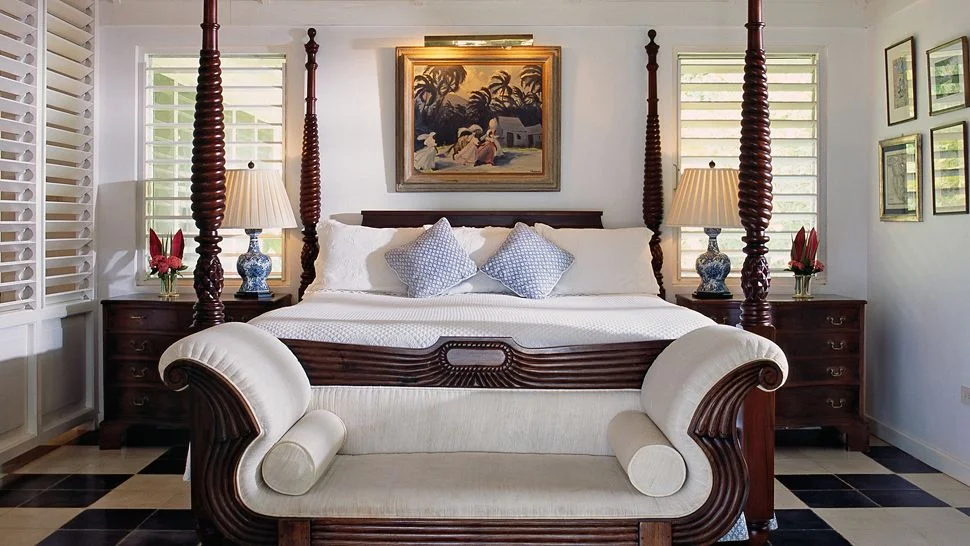 001504-09-bedroom-four-post-bed.jpg
