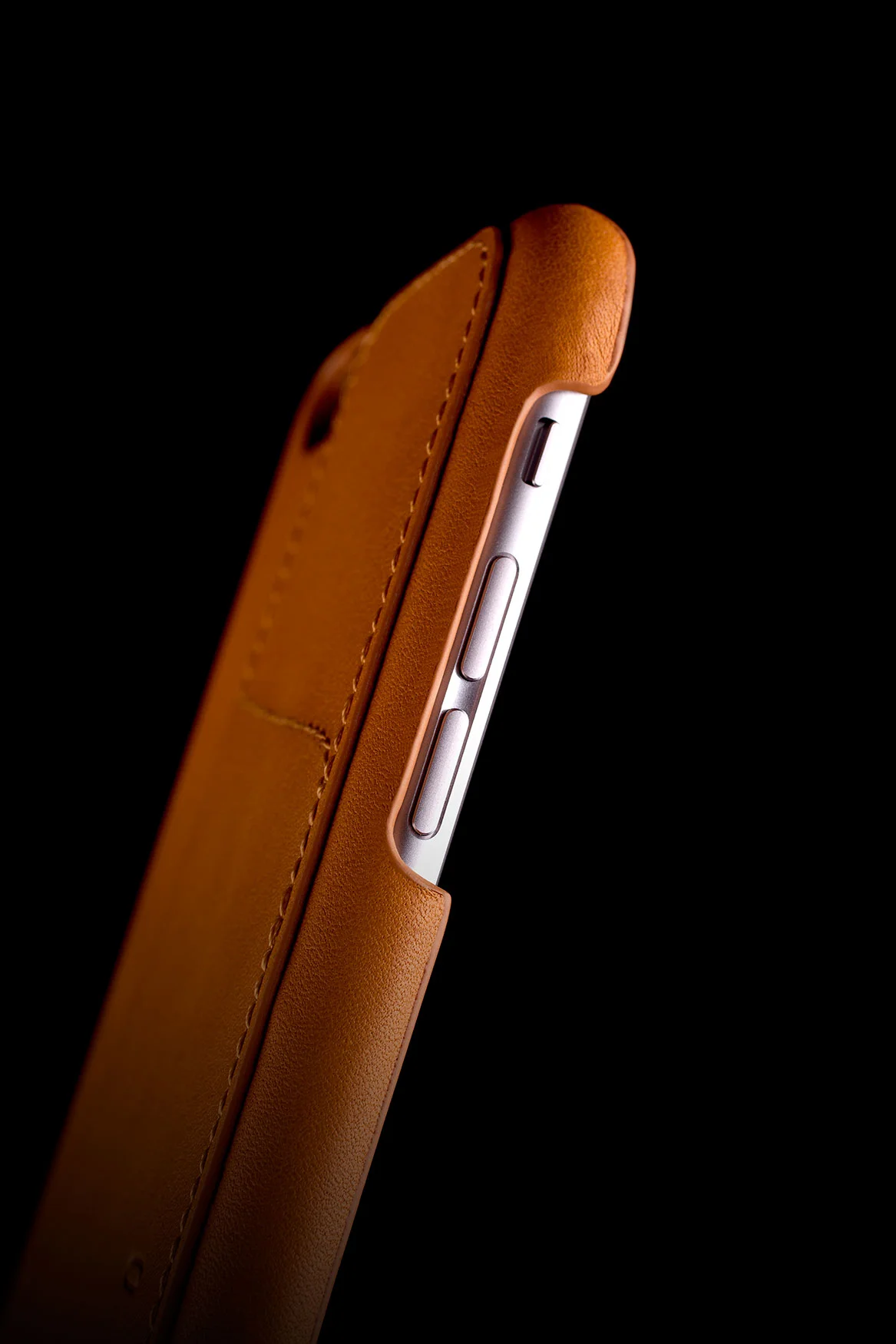Leather-Wallet-Case-80°-for-iPhone-6-Plus-Tan-Lifestyle-006.jpg