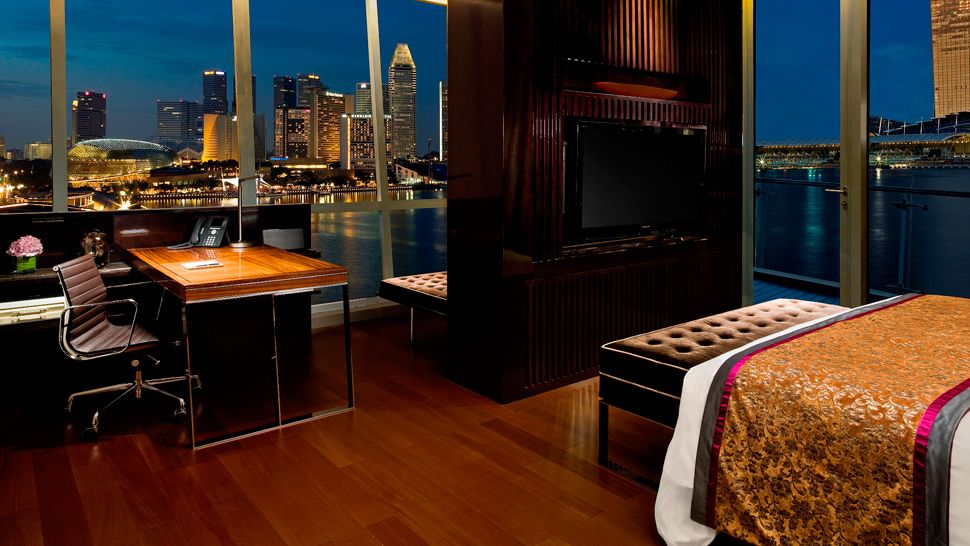 007098-16-Clifford-Suite-Bedroom.jpg