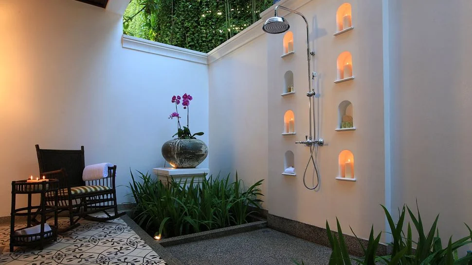 010410-14-Rajah-Brooke-Suite-Outdoor_shower.jpg