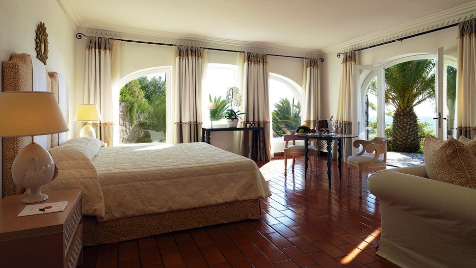 003081-14-Deluxe-Suite-Sea-View.jpg
