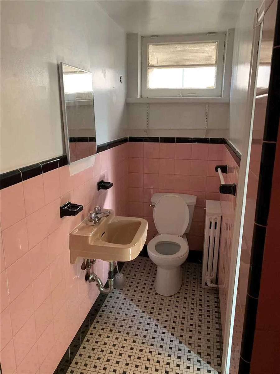 Spotted Two Charming Vintage Bathrooms In Toronto Miranda Caldwell Toronto Real Estate Agent