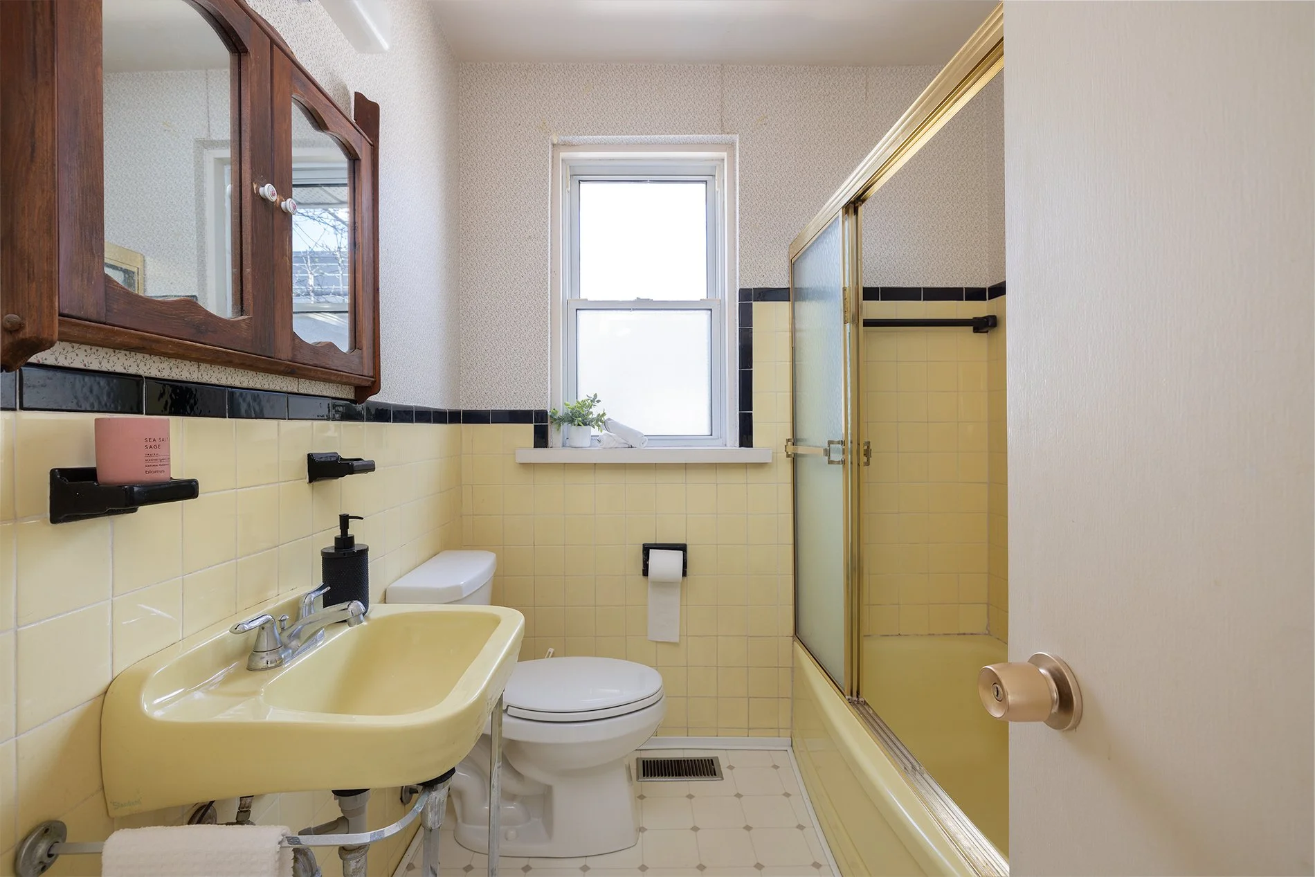 Vintage Colourful Bathroom