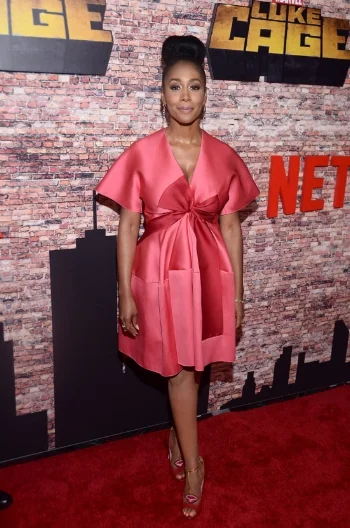 Simone-Missick-Luke-Cage-Netflix-TV-Series-Premiere-Red-Carpet-Fashion-Tom-Lorenzo-Site-2.jpg