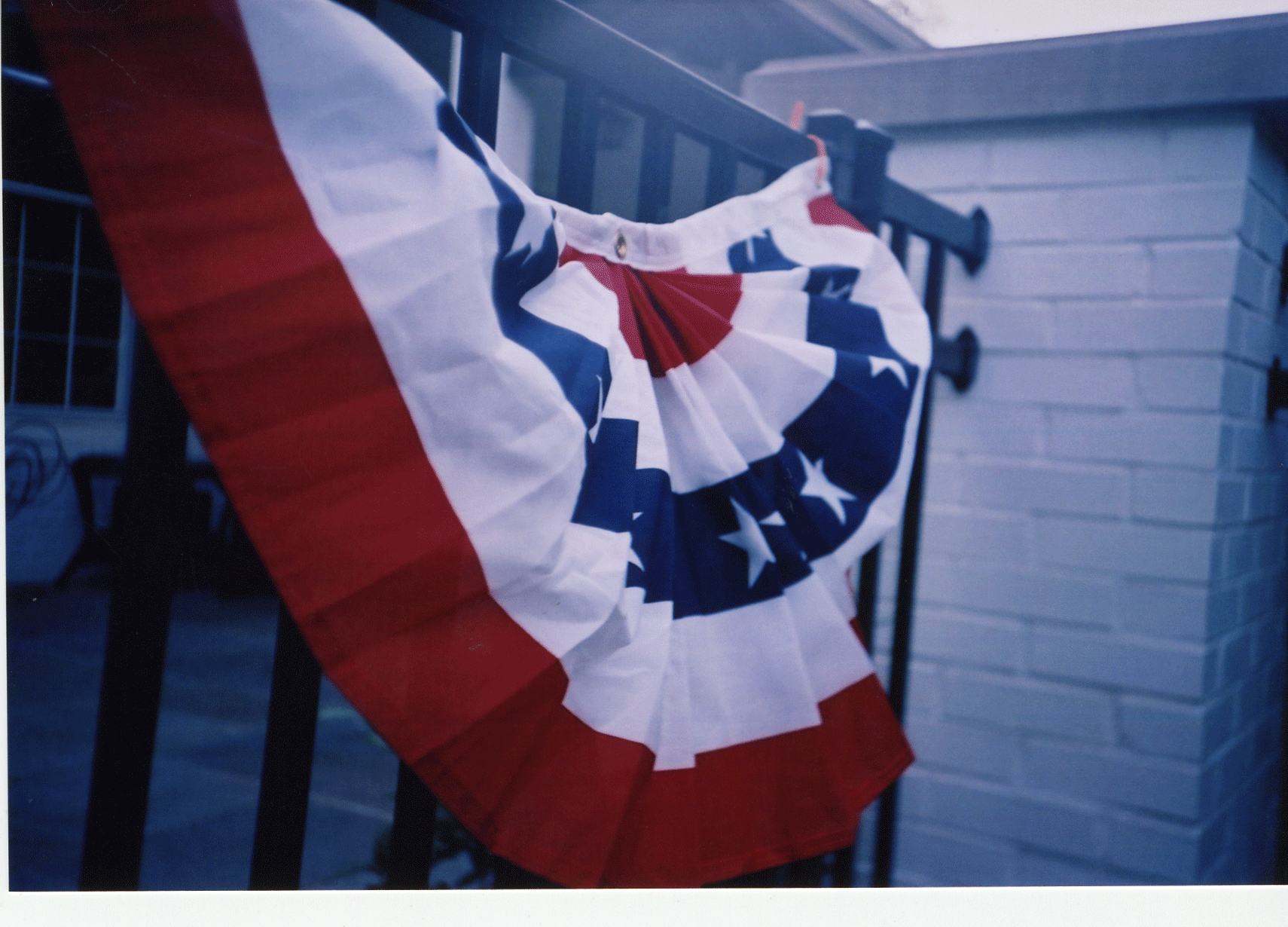   Shot with LOMO LC-A+ and Lomography 100ISO 35mm film.&nbsp; Click to enlarge.&nbsp; 