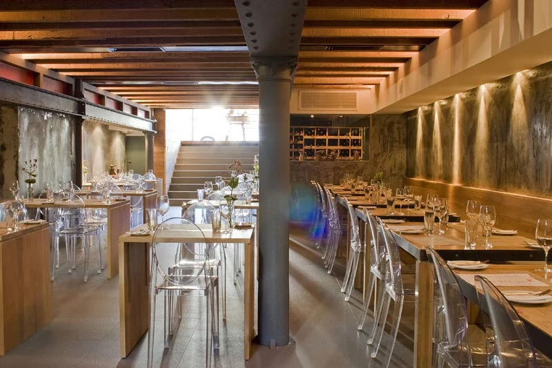 contemporary-restaurant-design-with-metal-colums.jpg
