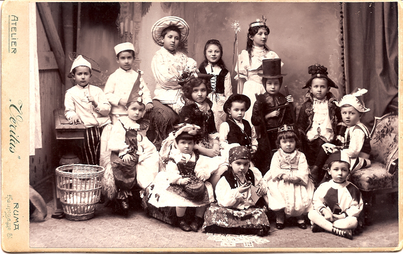 Borislav sits on floor (right); brothers Rastko, Dejan and Pavle (standing top left); sister Vladislava sitting on chair (left center) / RUMA c. 1902