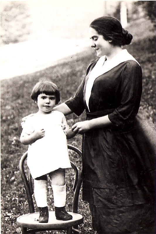 Borislav's future wife Herma Robinson with her mother Rudolfine / VIENNA c. 1922