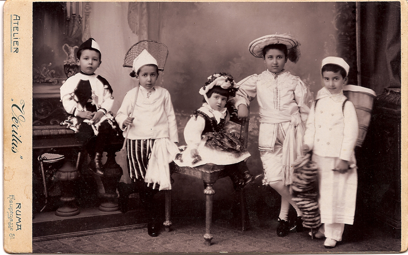 Borislav (sitting, left) with brothers Rastko, Pavle and Dejan; and sister Vladislava / RUMA c. 1902