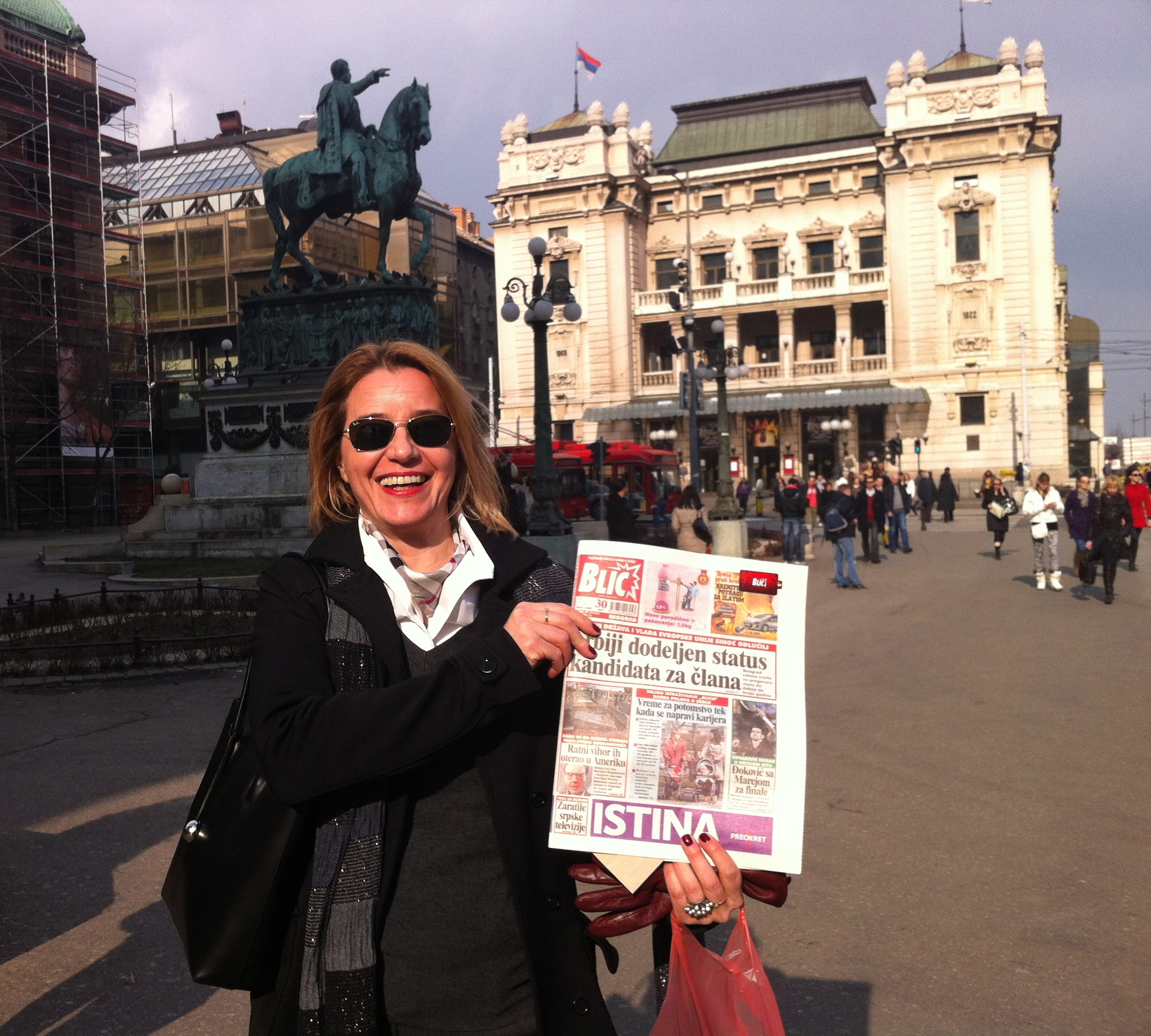 Vanda with photo of Peter on front page of BLIC
