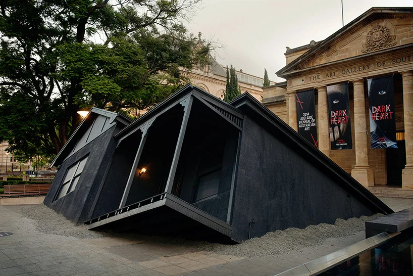 ian-strange-drops-a-house-from-the-sky-for-landed-designboom-02.jpg