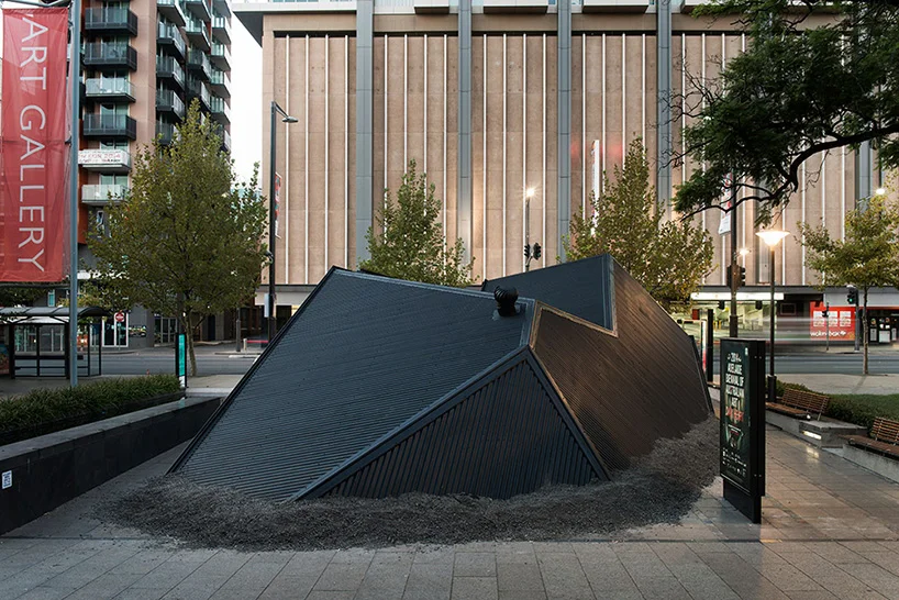 ian-strange-drops-a-house-from-the-sky-for-landed-designboom-10.jpg