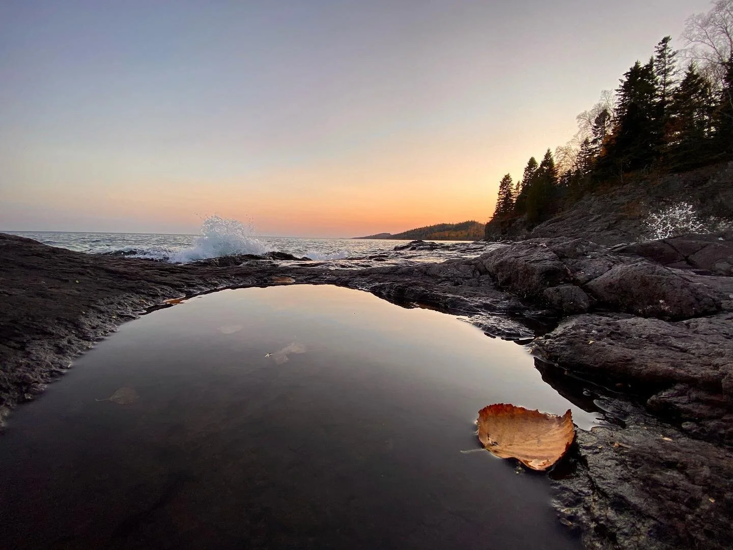 Fall on the rocks. 

#mnnorthshore #cariboufalls #lakecountymn #lakesuperior #mnexposure  #capturemn