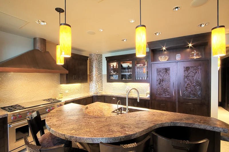 Kitchen_001_HDR copy.jpg