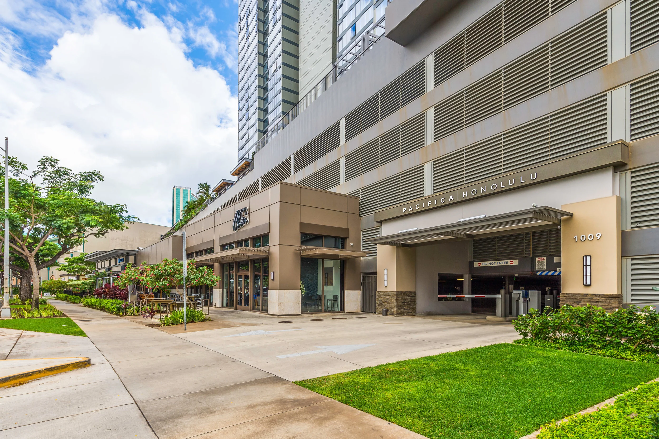 1009 Kapiolani Blvd Honolulu-print-002-5-zBuilding Front-4200x2796-300dpi.jpg