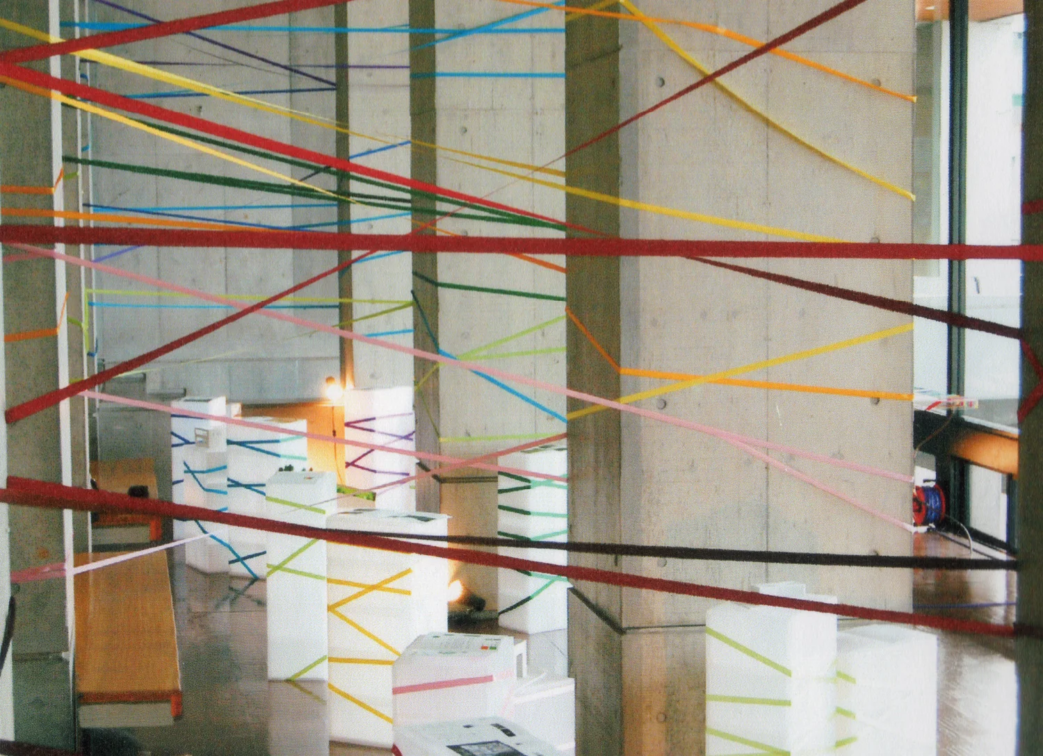 2_emmanuelle_moureaux_100colors_lab_exhibition.jpg