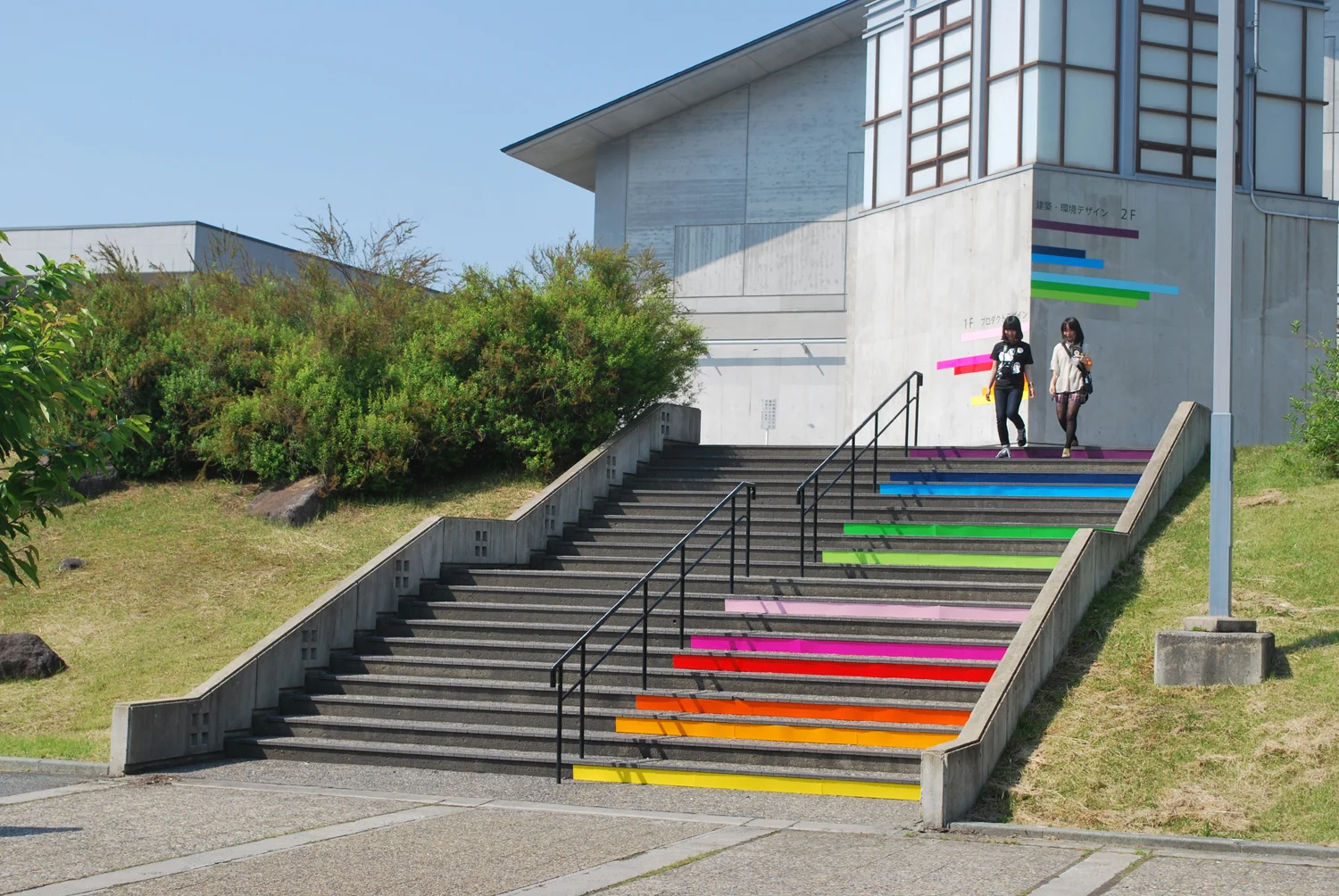 1_emmanuelle_moureaux_100colors_lab_exhibition.JPG