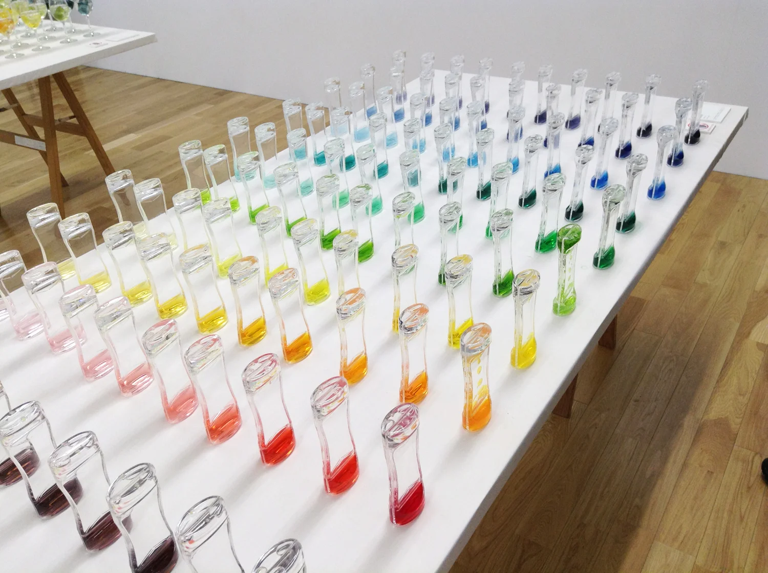 7b_emmanuelle_moureaux_100colors_lab.JPG