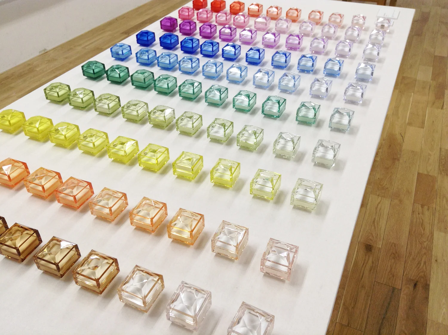 9_emmanuelle_moureaux_100colors_lab.JPG