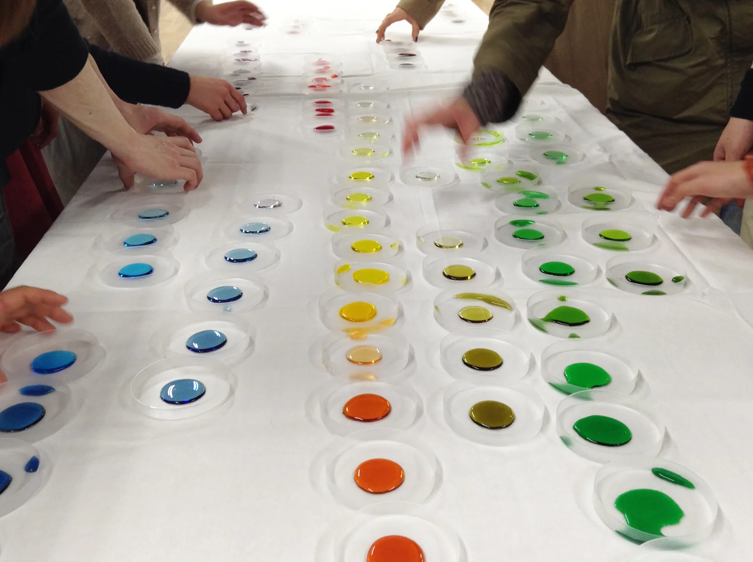 13_emmanuelle_moureaux_100colors_lab.JPG