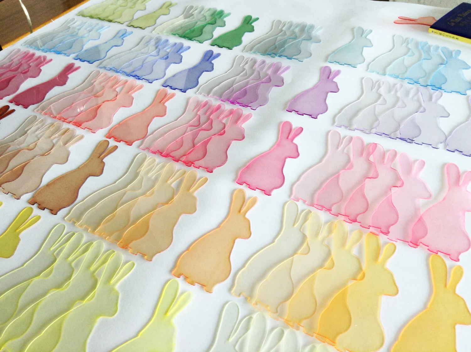 23_emmanuelle_moureaux_100colors_lab.JPG