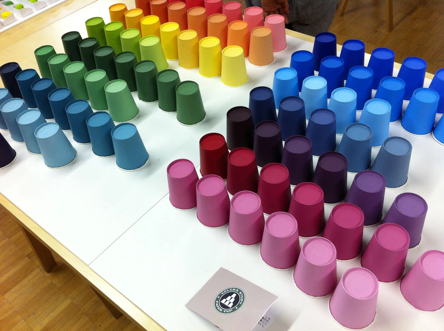 16_emmanuelle_moureaux_100colors_lab.JPG