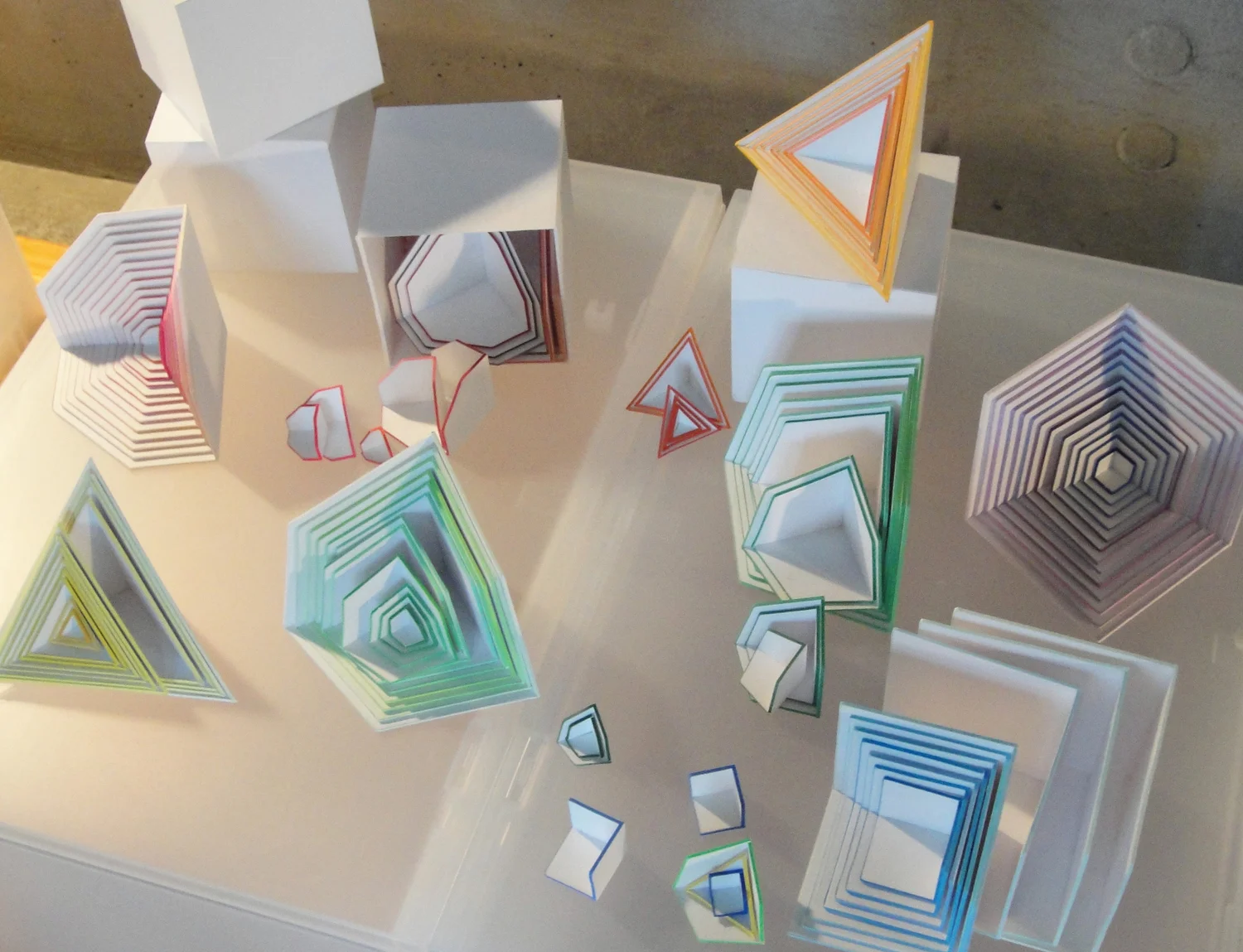 47_emmanuelle_moureaux_100colors_lab.JPG
