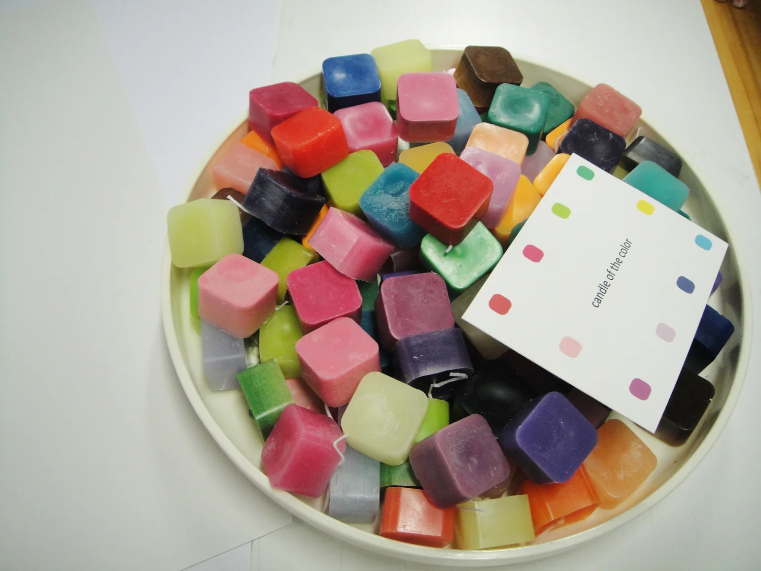 45_emmanuelle_moureaux_100colors_lab.JPG