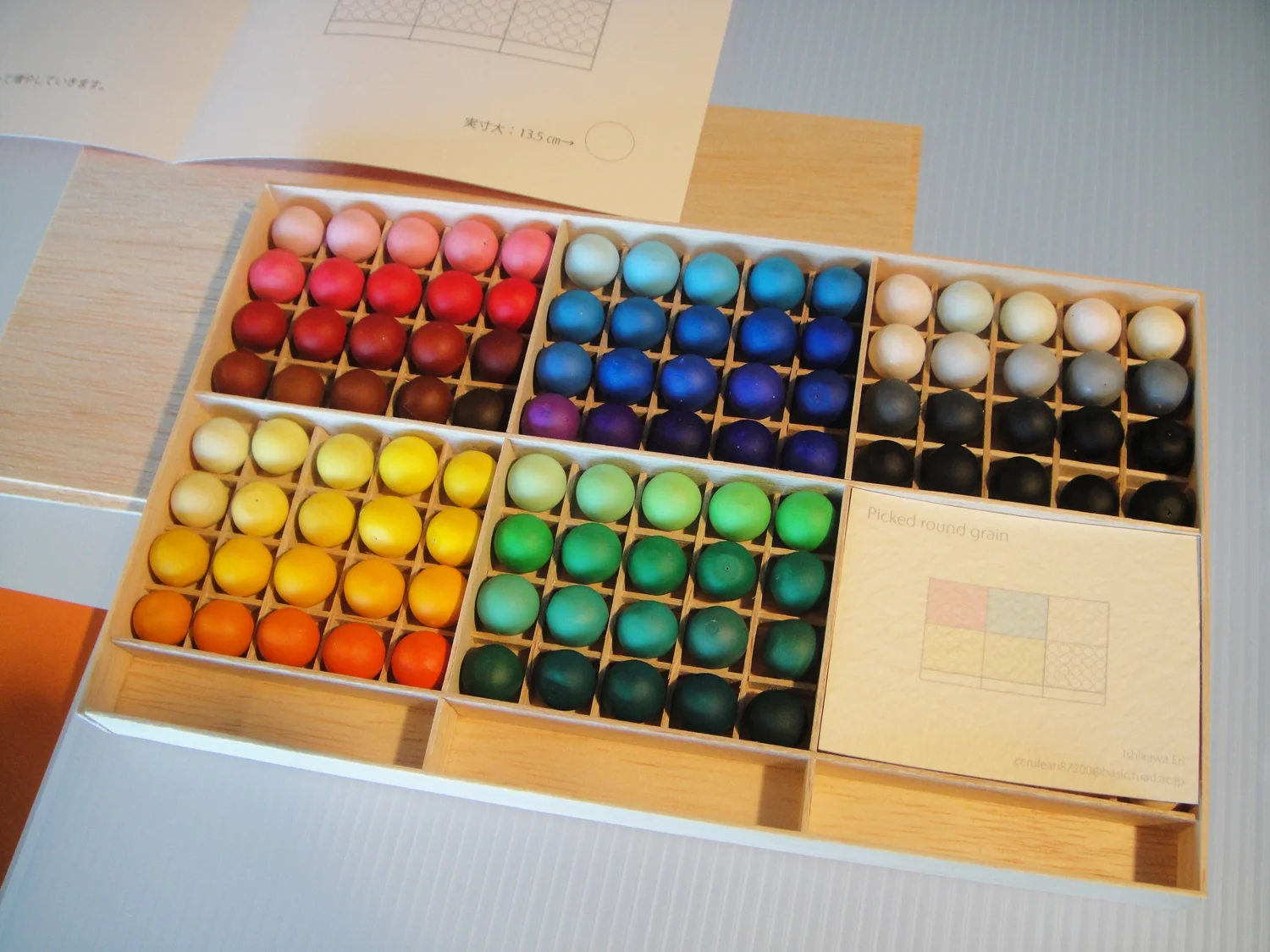 41_emmanuelle_moureaux_100colors_lab.JPG