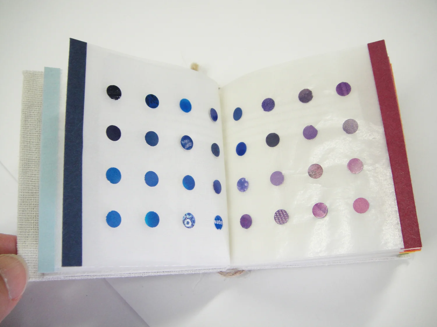 46_emmanuelle_moureaux_100colors_lab.JPG
