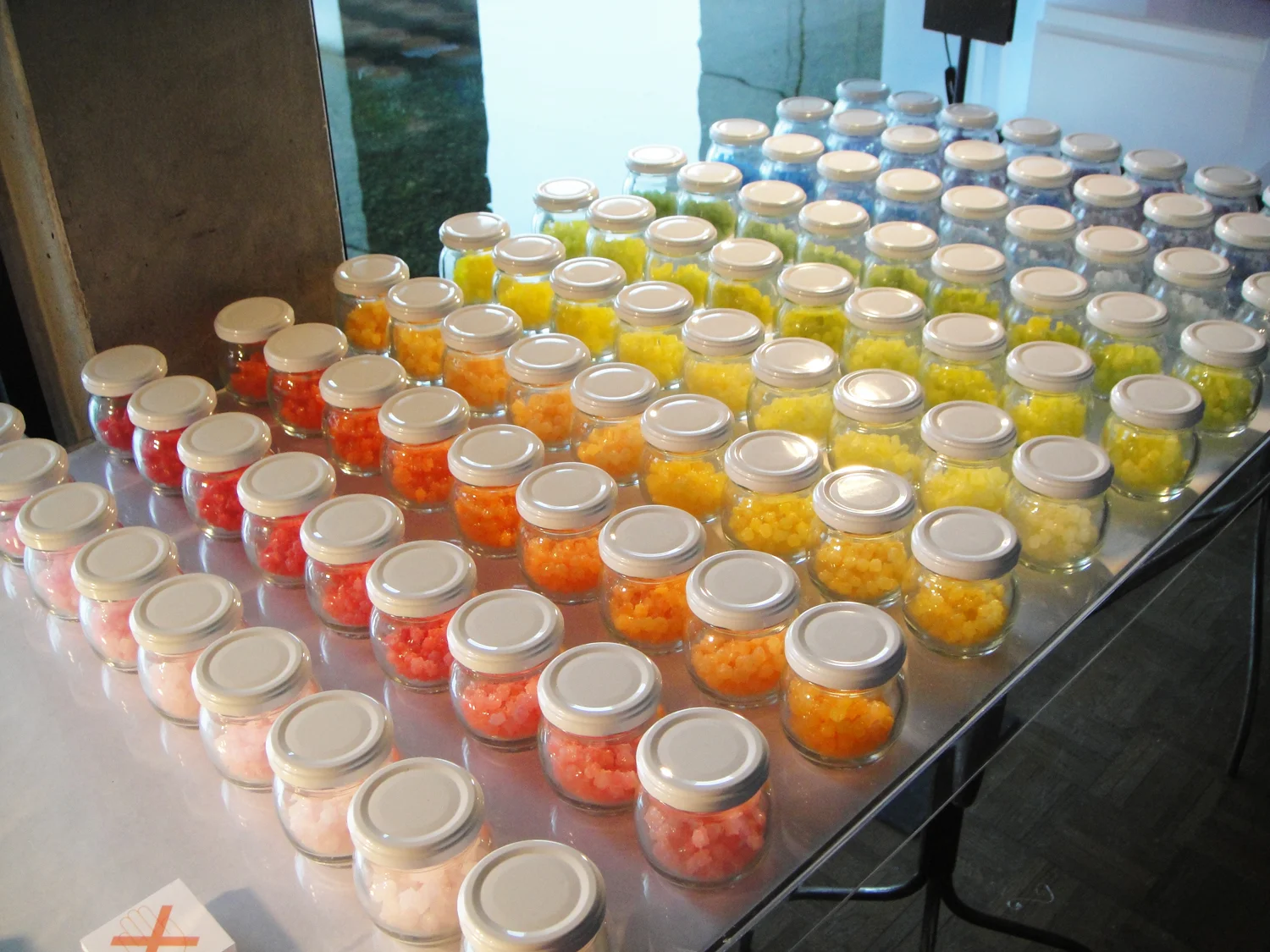 32_emmanuelle_moureaux_100colors_lab.JPG