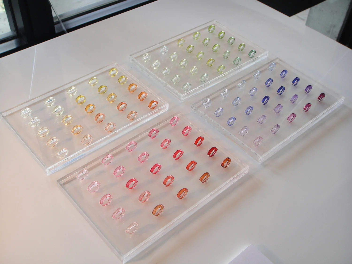39_emmanuelle_moureaux_100colors_lab.JPG