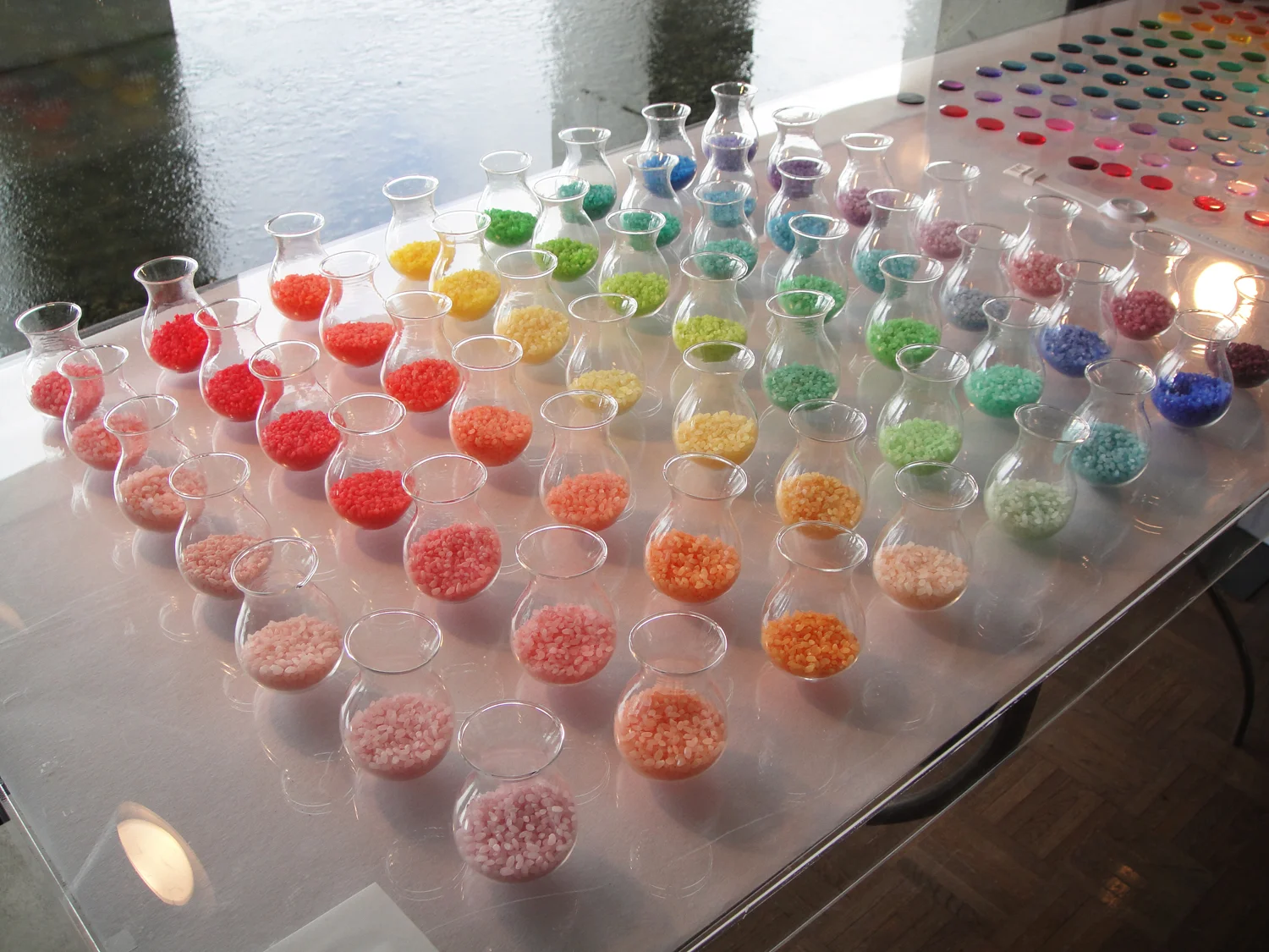30b_emmanuelle_moureaux_100colors_lab.JPG