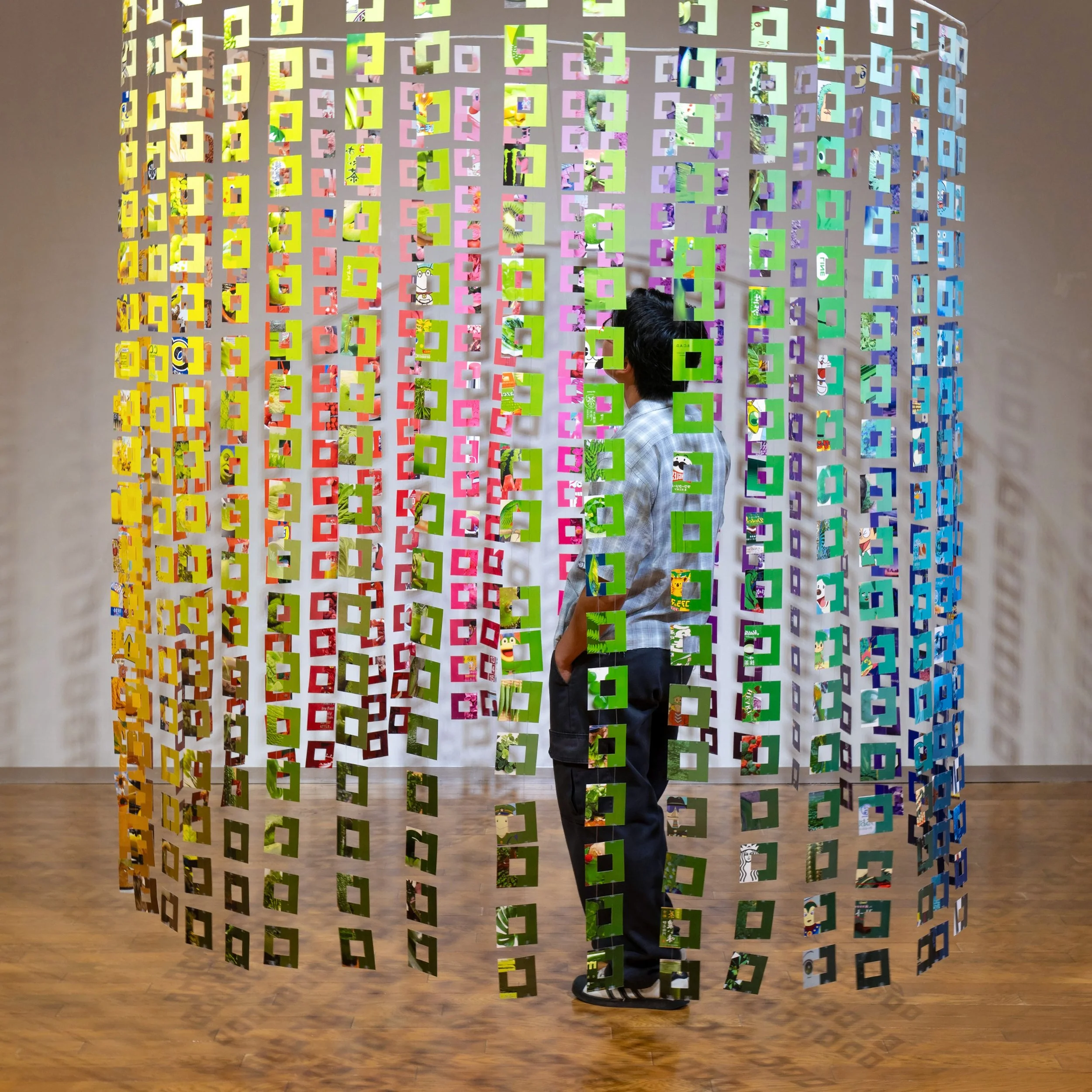 1000colors_2025_ex02_018_thumbnail.jpg